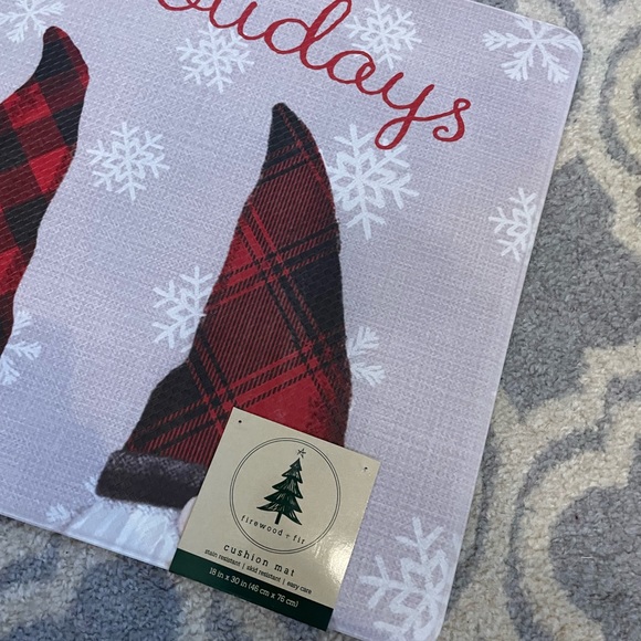 ⚡️ FLASH - Gnomes gray happy holidays mat - Picture 6 of 8